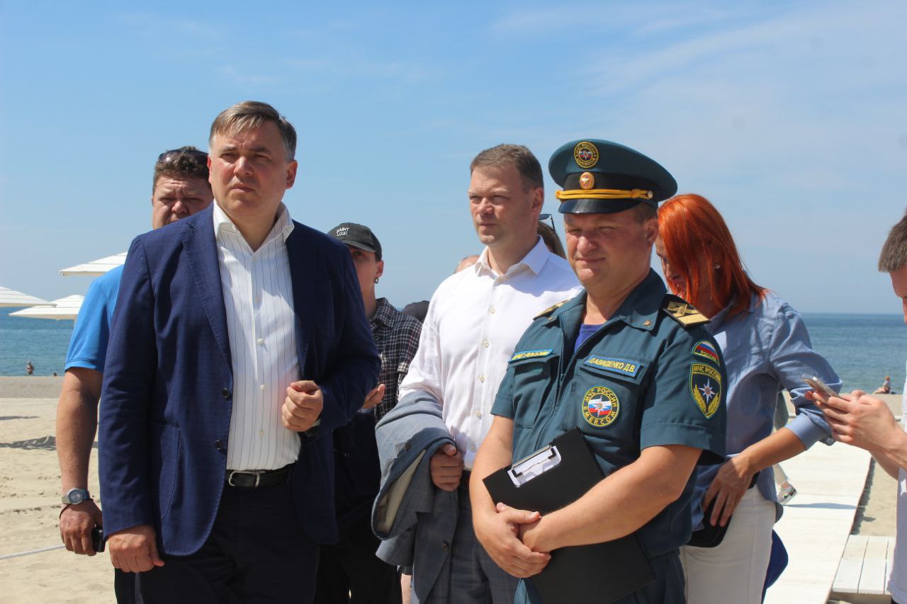 Андрей Ермак и Артур Крупин проверили подготовку пляжей Янтарного к новому туристическому сезону   