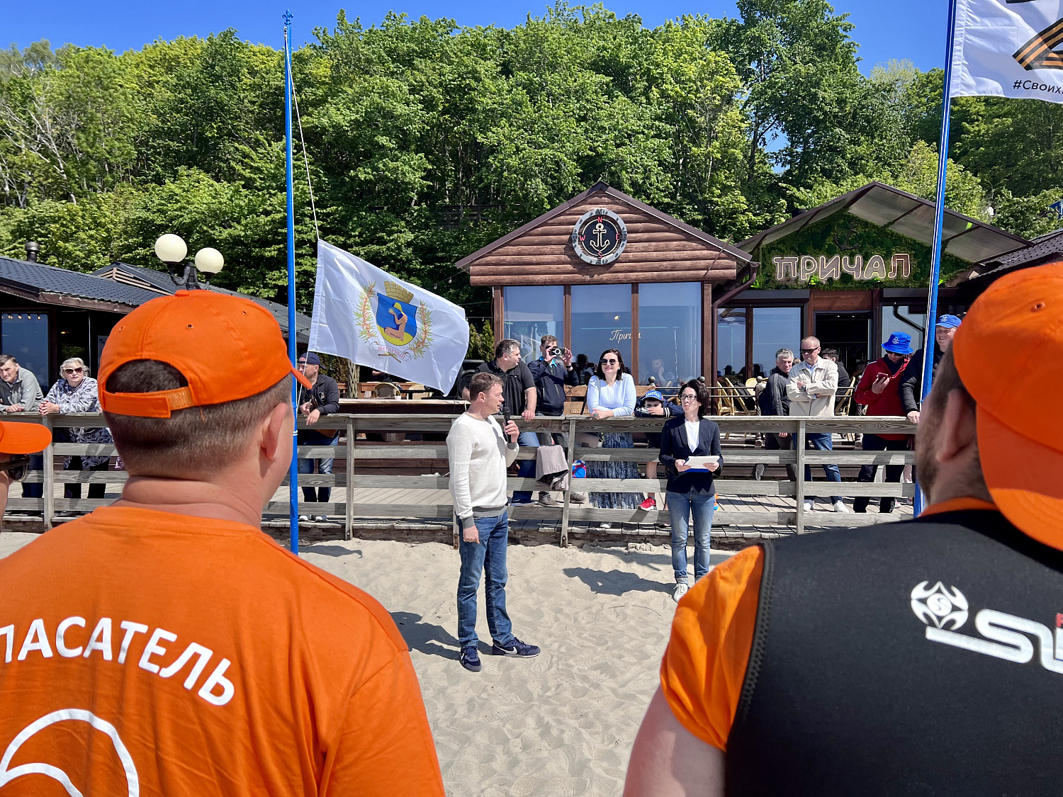 Вчера, на пляже «Центральном» официально стартовал пляжный сезон.